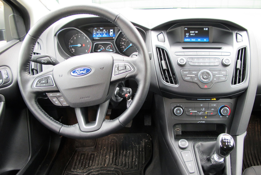 2016 ford focus se manual review