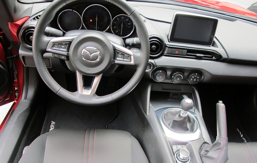 http://wheelsca.s3.amazonaws.com/wp-content/uploads/2015/06/Mazda-MX-5-2016-inter.jpg